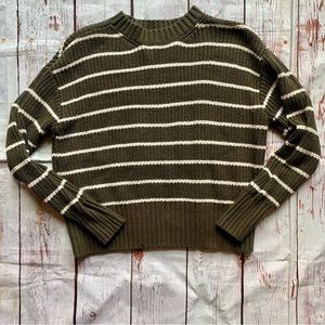a.n.a A New Approach Women’s Small Oversized Sweater Green w/ white stripes